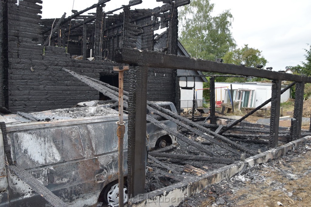 Schwerer Brand in Einfamilien Haus Roesrath Rambruecken P024.JPG - Miklos Laubert